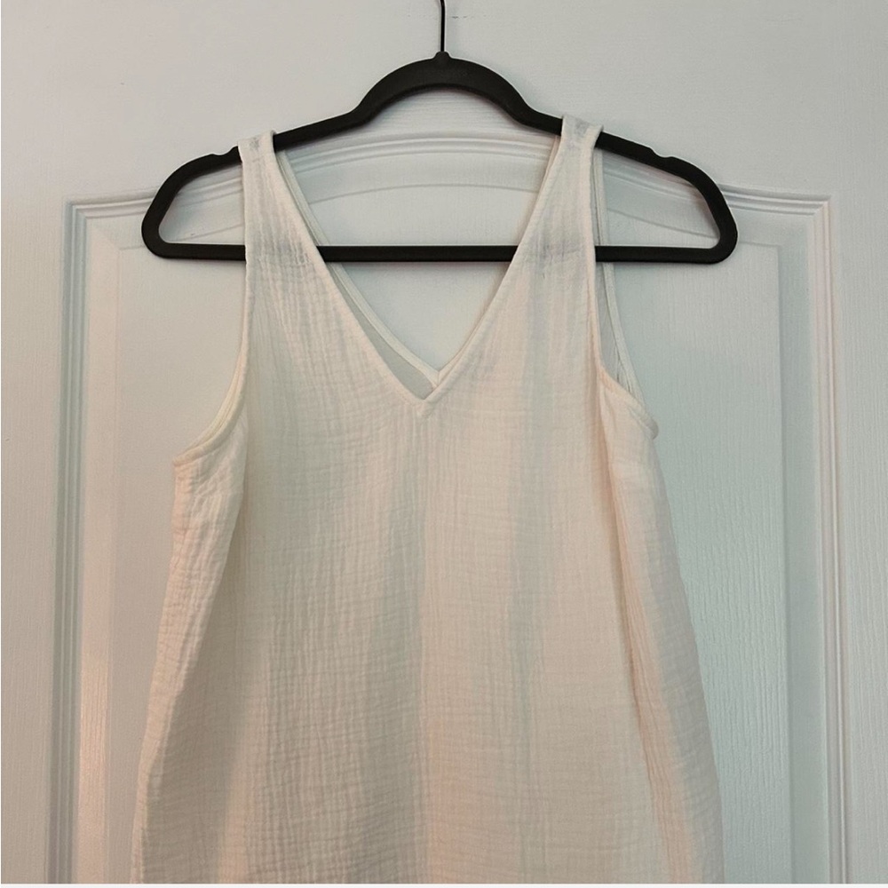 Old Navy Cream V-Neck Tank Top